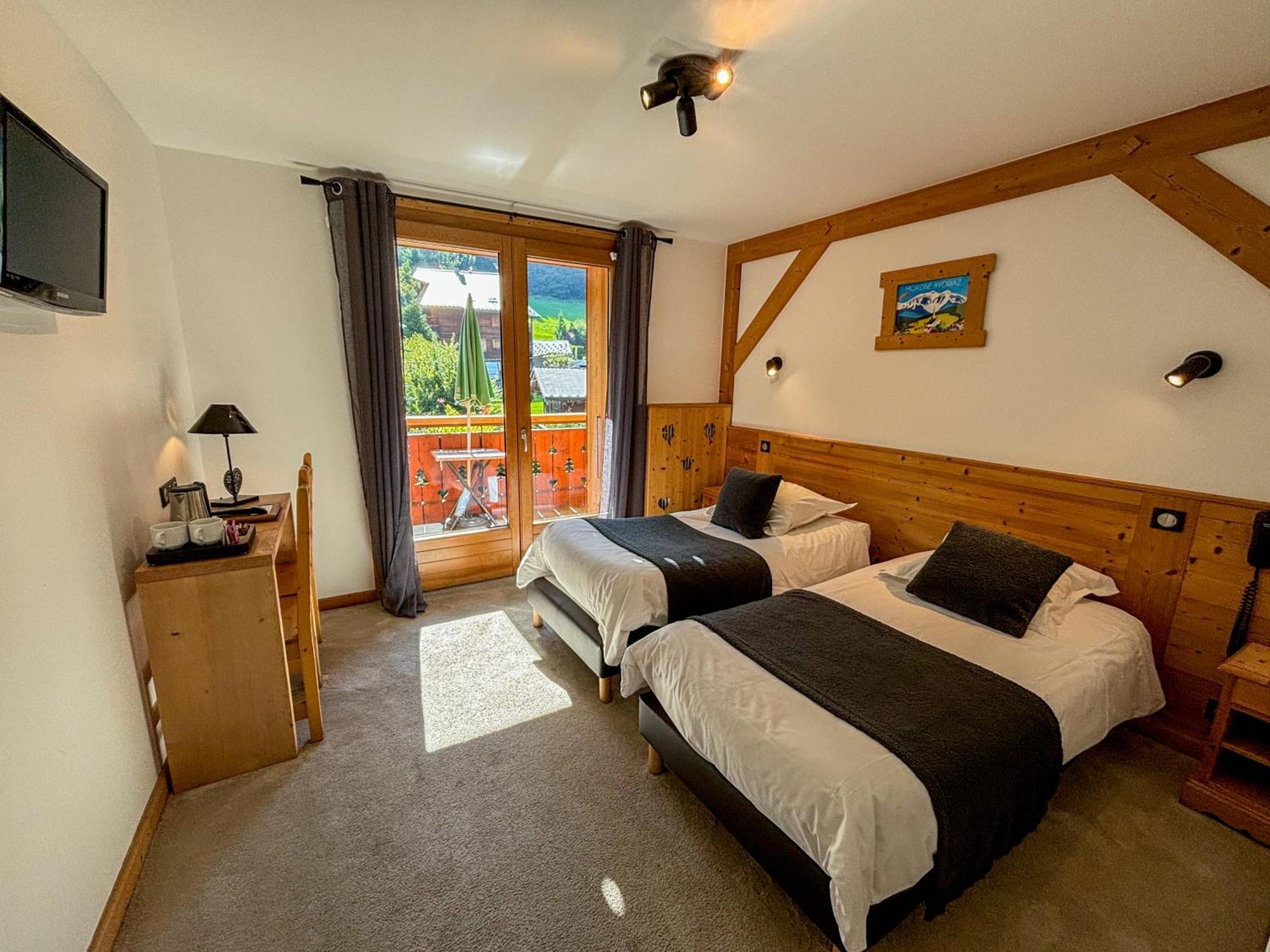 Twin Room,1565151793:JPEG
